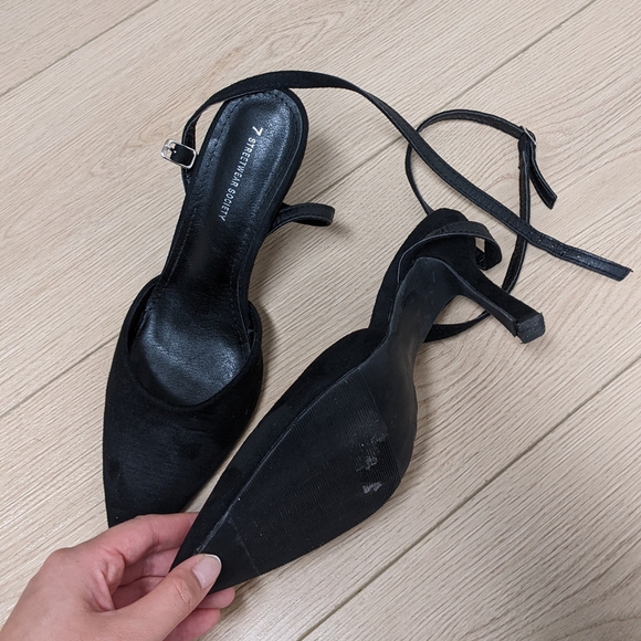 Pointed Faux Suede Heels w/ strap Size 7 - Picture 5 of 6
